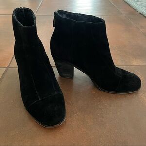 Black Suede Vince Camino Grayson Ankle Boot Size 6